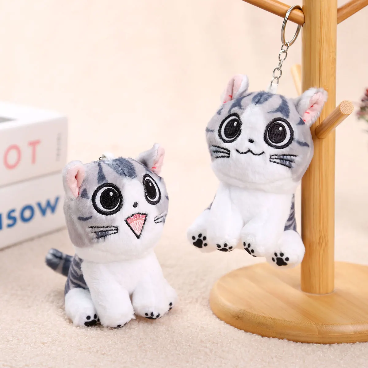 Японский милый аниме сырный кот брелок кулон плюшевые игрушки мультфильм моделирование котенка плюшевая кукла детские подарки
Японский милый аниме сырный кот брелок кулон плюшевые игрушки мультфильм моделирование котенка плюшевая кукла детские подарки