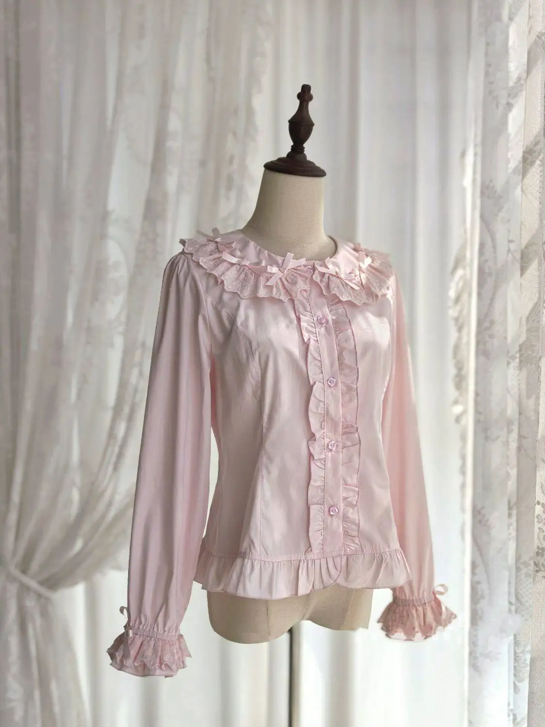 Women's Lolita Blouse with Lace Ruffled Collar Spring Long Puff Sleeve Bow Accent Cotton Shirt Cute Doll Collar Tops
Women's Lolita Blouse with Lace Ruffled Collar Spring Long Puff Sleeve Bow Accent Cotton Shirt Cute Doll Collar Tops