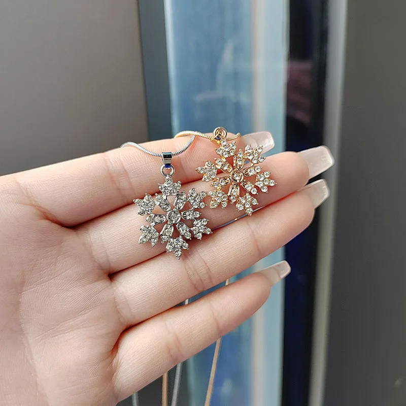 Lady Gold Color Crystal Snowflake Pendant Necklace Zircon Snow Flower Christmas Necklaces for Women Sweater Engagement Jewelry
Lady Gold Color Crystal Snowflake Pendant Necklace Zircon Snow Flower Christmas Necklaces for Women Sweater Engagement Jewelry