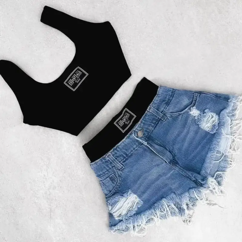 Женский комплект: шелковая длинная юбка и топ с буквенным принтом, спортивный повседневный стиль, винтажный дизайн для женщин среднего возраста
Женский комплект: шелковая длинная юбка и топ с буквенным принтом, спортивный повседневный стиль, винтажный дизайн для женщин среднего возраста