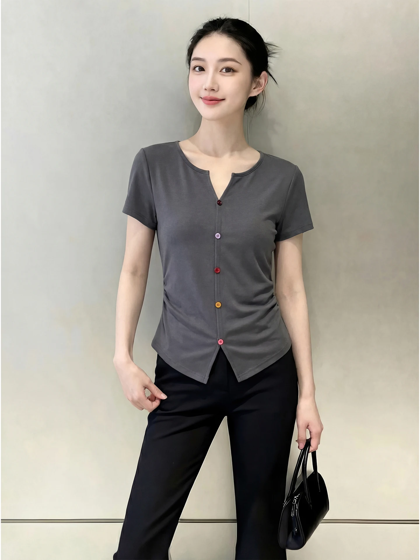 Spring Design V-Ne ort Sve Button T-irt Women's Slimming Top Large Size Inner Wear Floral Pattern French Sle
Spring Design V-Ne ort Sve Button T-irt Women's Slimming Top Large Size Inner Wear Floral Pattern French Sle