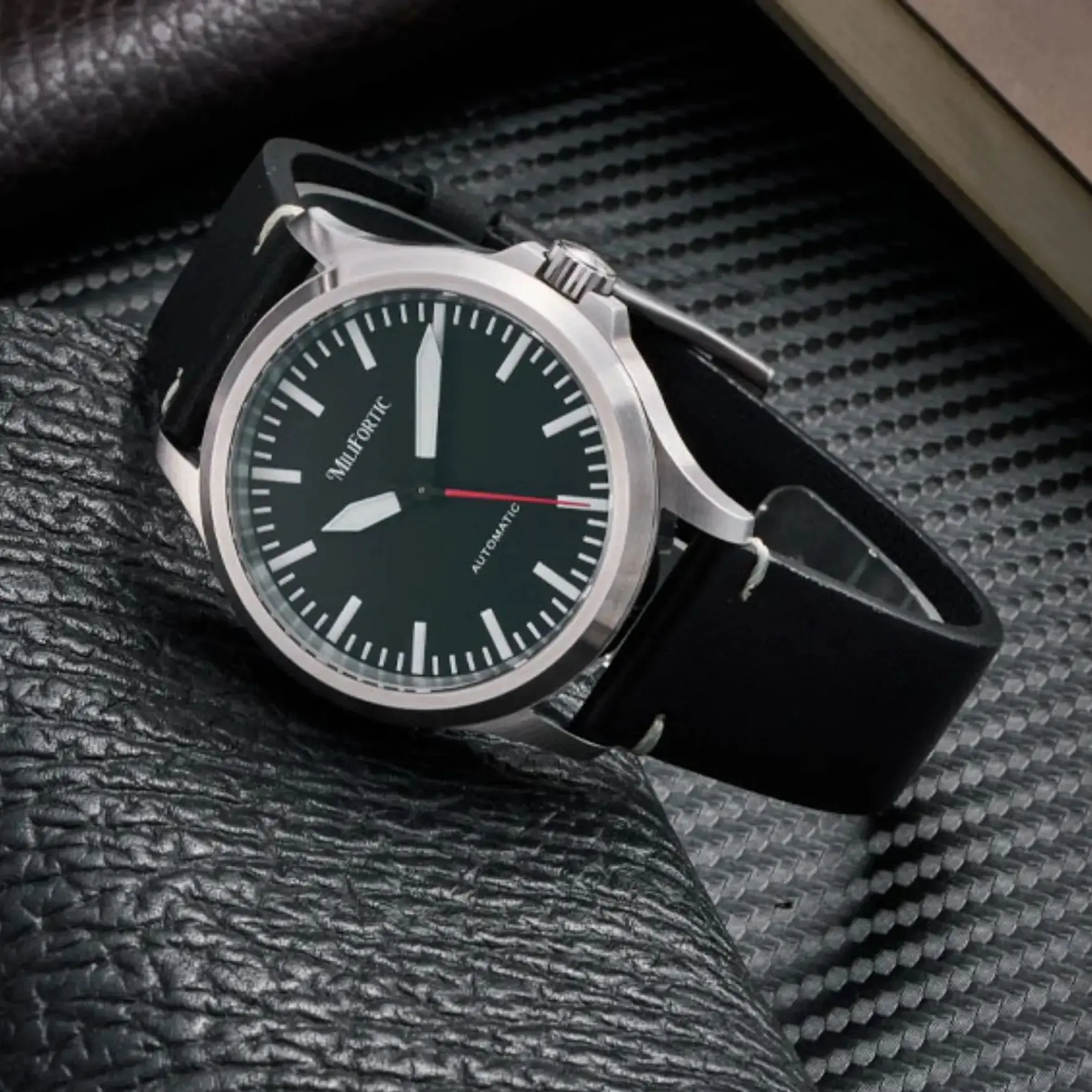 Мужские автоматические часы Milifortic 39 мм, механические наручные часы Aviator, водонепроницаемые до 10ATM, сапфировое стекло, механизм NH38
Мужские автоматические часы Milifortic 39 мм, механические наручные часы Aviator, водонепроницаемые до 10ATM, сапфировое стекло, механизм NH38