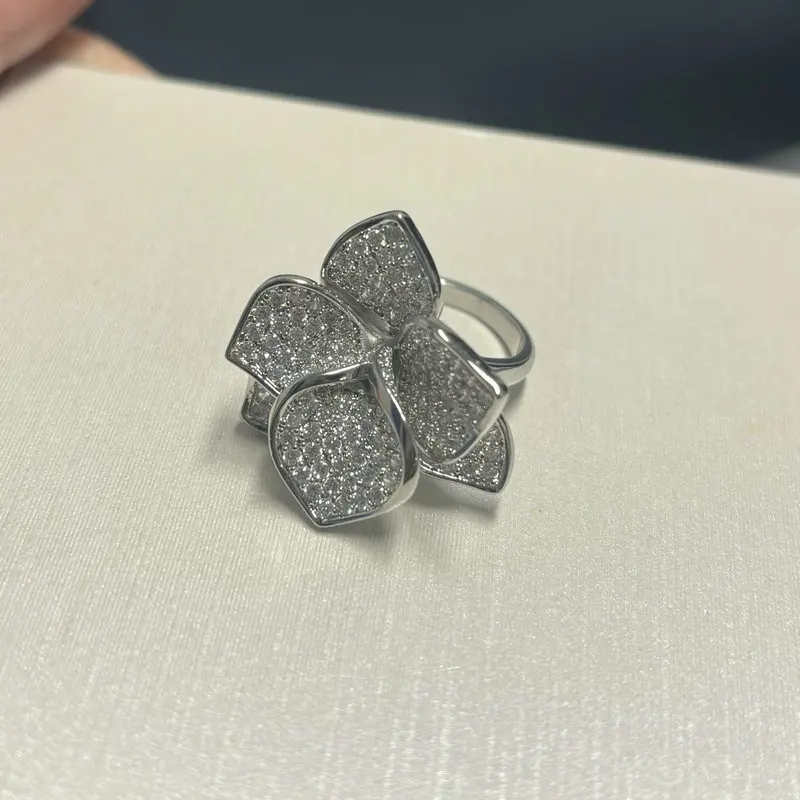 Bilincolor Fashion Crystal Clear Cubic Zirconia Flower Open Ring for Women Wedding
Bilincolor Fashion Crystal Clear Cubic Zirconia Flower Open Ring for Women Wedding