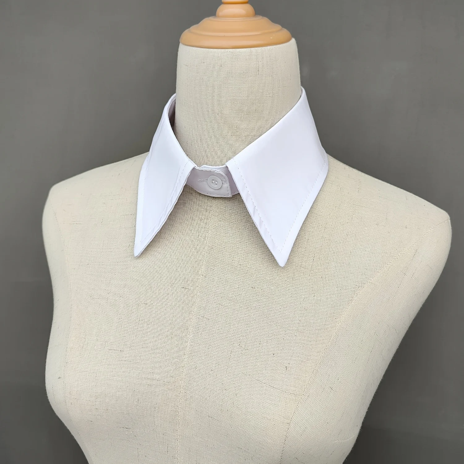 High-quality upgraded version, classic fake collar, unisex decoration, removable, versatile neckline, good-looking quality, suitable for sweaters, T-shirts, dresses, etc. Spring, summer, autumn and winter
High-quality upgraded version, classic fake collar, unisex decoration, removable, versatile neckline, good-looking quality, suitable for sweaters, T-shirts, dresses, etc. Spring, summer, autumn and winter