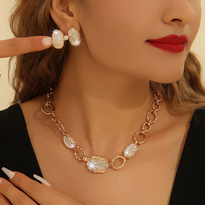 Gold Zinc Alloy Inlaid White Rhinestone Oval Necklace and Earring Set for Women Jewelry
Gold Zinc Alloy Inlaid White Rhinestone Oval Necklace and Earring Set for Women Jewelry