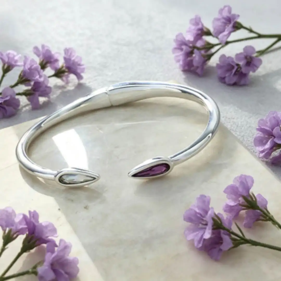 2026 Foreign Brand Beautiful and Mysterious Two tone Crystal Bracelet Accessories to Give Friends Banquet Gifts
2026 Foreign Brand Beautiful and Mysterious Two tone Crystal Bracelet Accessories to Give Friends Banquet Gifts