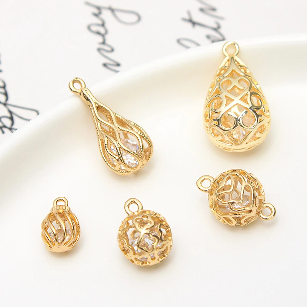 10pcs/ Bag Copper inlaid zircon crystal hollow pattern ball drop shaped pendant earrings bracelet necklace pendant accessories
10pcs/ Bag Copper inlaid zircon crystal hollow pattern ball drop shaped pendant earrings bracelet necklace pendant accessories