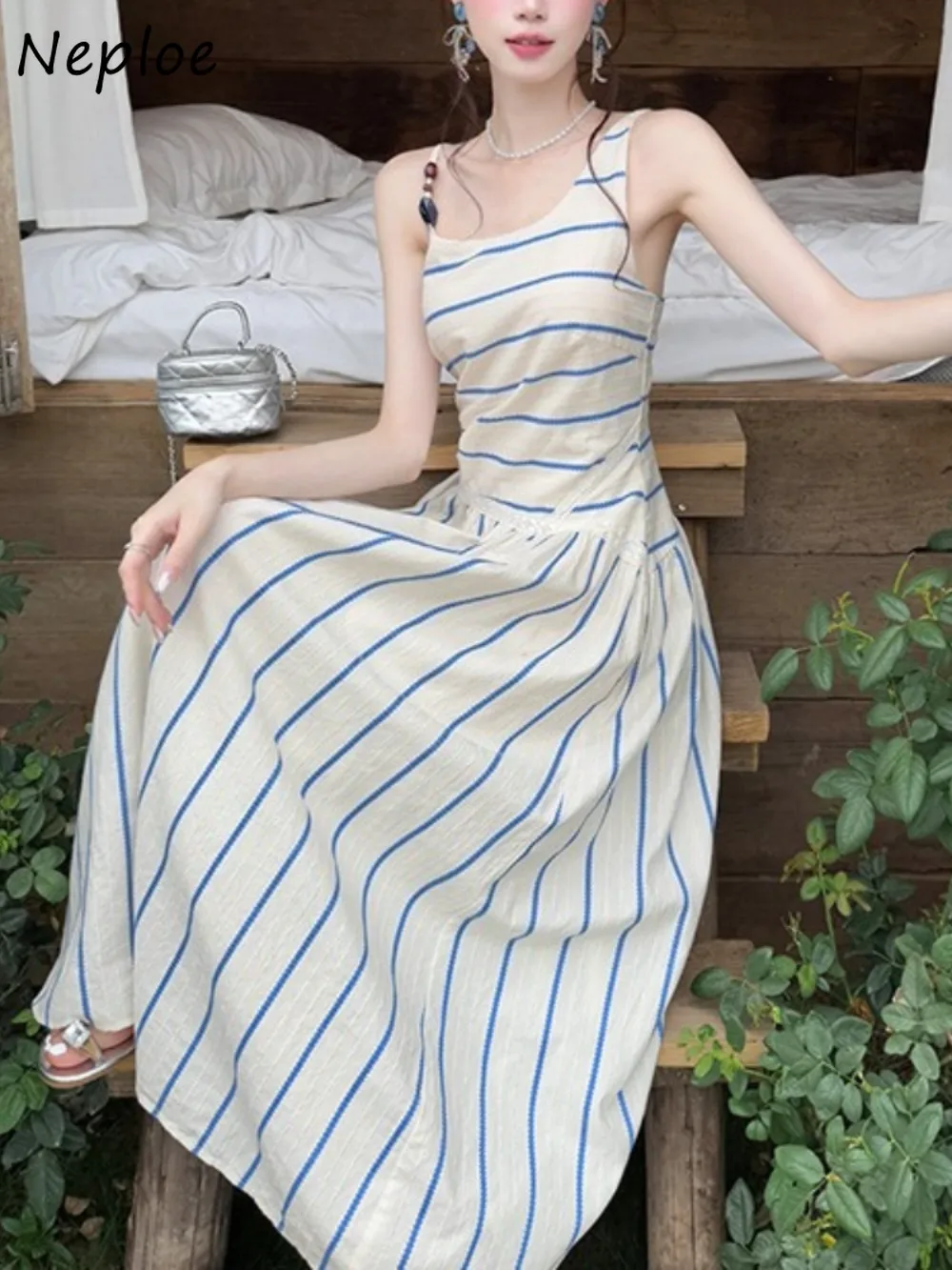 Neploe Summer New Women French Style Vestidos Temperament Sling Mid-length Dress Slim Stripe Big Swing Minority Casual Mujer
Neploe Summer New Women French Style Vestidos Temperament Sling Mid-length Dress Slim Stripe Big Swing Minority Casual Mujer