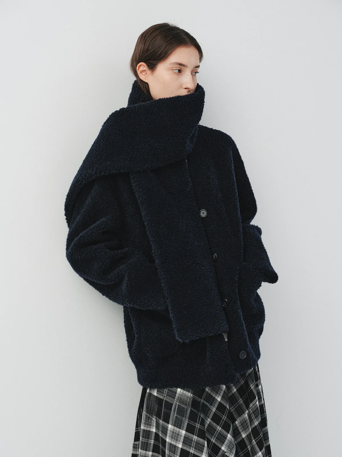 Модный мягкий шарф из козьей шерсти, теплый пуховик из натурального меха, однотонный, свободного кроя, с длинными рукавами, круглым вырезом, китайский бренд, женский.
Модный мягкий шарф из козьей шерсти, теплый пуховик из натурального меха, однотонный, свободного кроя, с длинными рукавами, круглым вырезом, китайский бренд, женский.