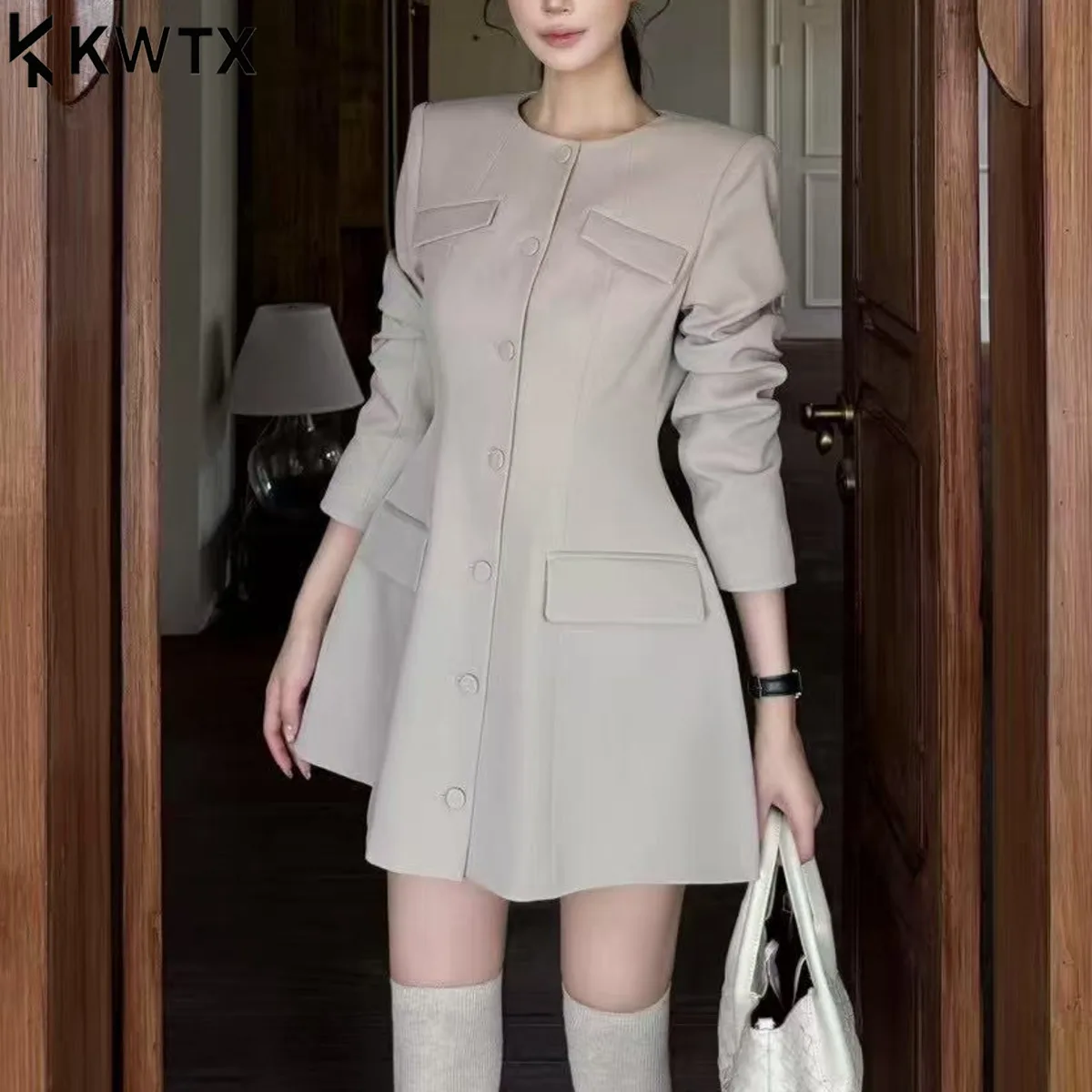 KWTX Elegant Women's Trench Coat Fall Winter Slim Fit Contoured Waist Round Neck Office Wear Casual Daily Outfit Chic
KWTX Elegant Women's Trench Coat Fall Winter Slim Fit Contoured Waist Round Neck Office Wear Casual Daily Outfit Chic