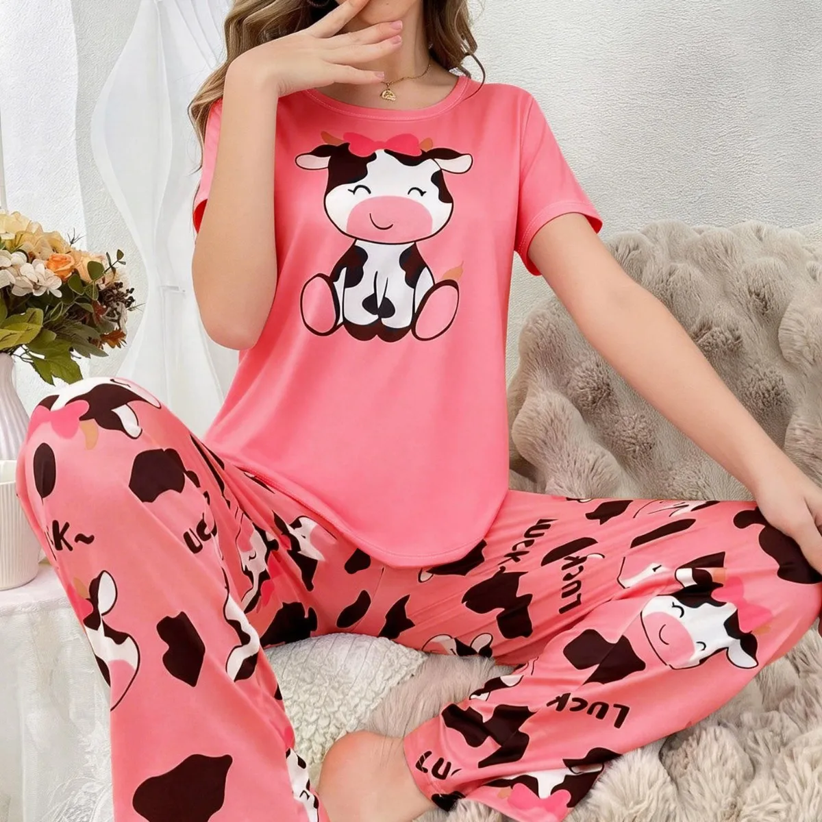 2026 New Summer Ladies Pyjamas Dark Pink Cow Printed Short Sleeved T-shirt and Pants Sleepwear Pajama 2 Pieces Casual Home Wear
2026 New Summer Ladies Pyjamas Dark Pink Cow Printed Short Sleeved T-shirt and Pants Sleepwear Pajama 2 Pieces Casual Home Wear