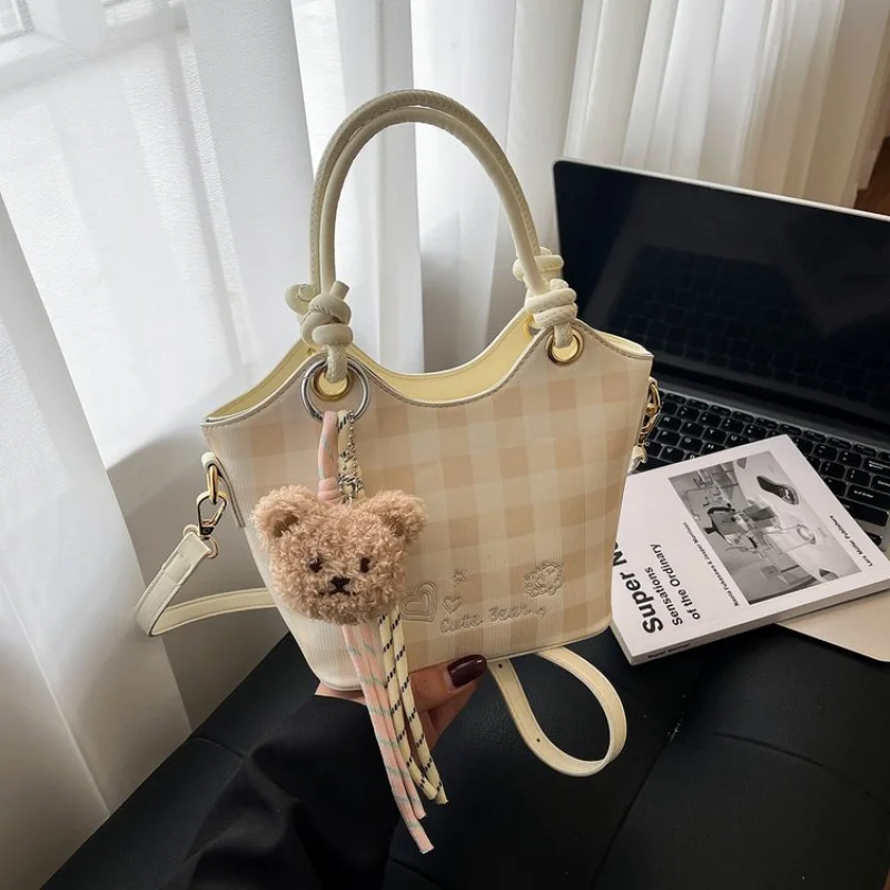 Famous Designer Shoulder Bag For Ladies Leather Handbag Tote Option Elegant Classic By Top Brand Timeless And Fashion Forward
Famous Designer Shoulder Bag For Ladies Leather Handbag Tote Option Elegant Classic By Top Brand Timeless And Fashion Forward