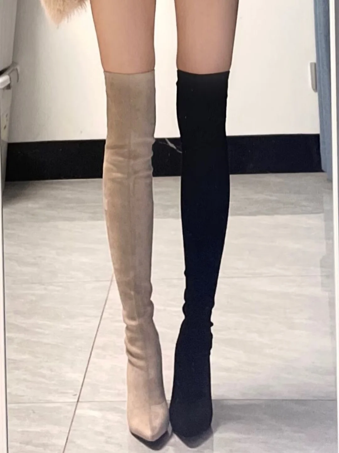 Женские сапоги до колена, осень-зима, новые облегающие бархатные сапоги с высокой трубкой и эластичной резинкой, длинные туфли на высоком каблуке с острым носком
Женские сапоги до колена, осень-зима, новые облегающие бархатные сапоги с высокой трубкой и эластичной резинкой, длинные туфли на высоком каблуке с острым носком