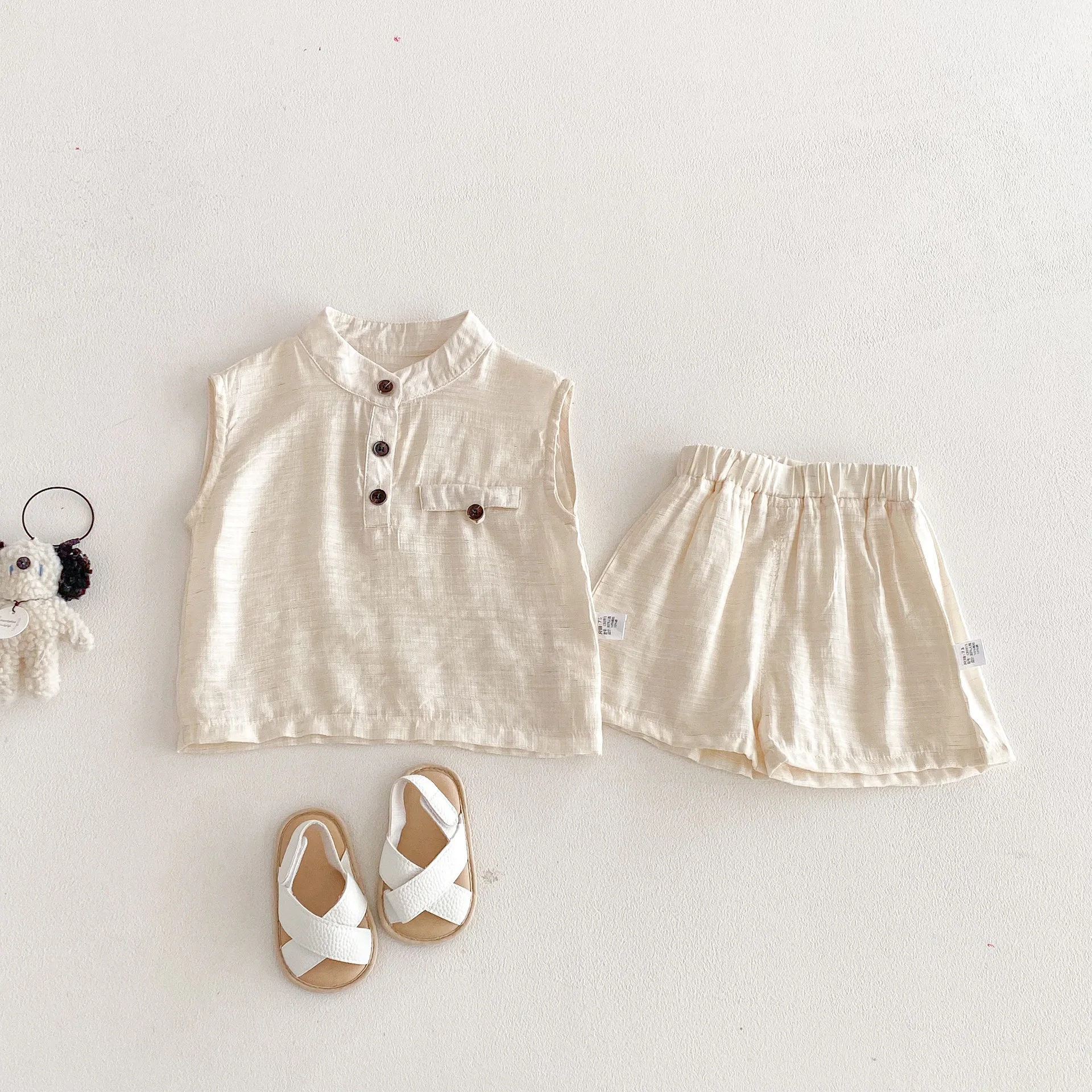 Korean Version Summer Clothing for Boys Sleeveless Top and Pants, Two-piece Set for Boys, Thin Casual Suit, Children's Home Wear
Korean Version Summer Clothing for Boys Sleeveless Top and Pants, Two-piece Set for Boys, Thin Casual Suit, Children's Home Wear