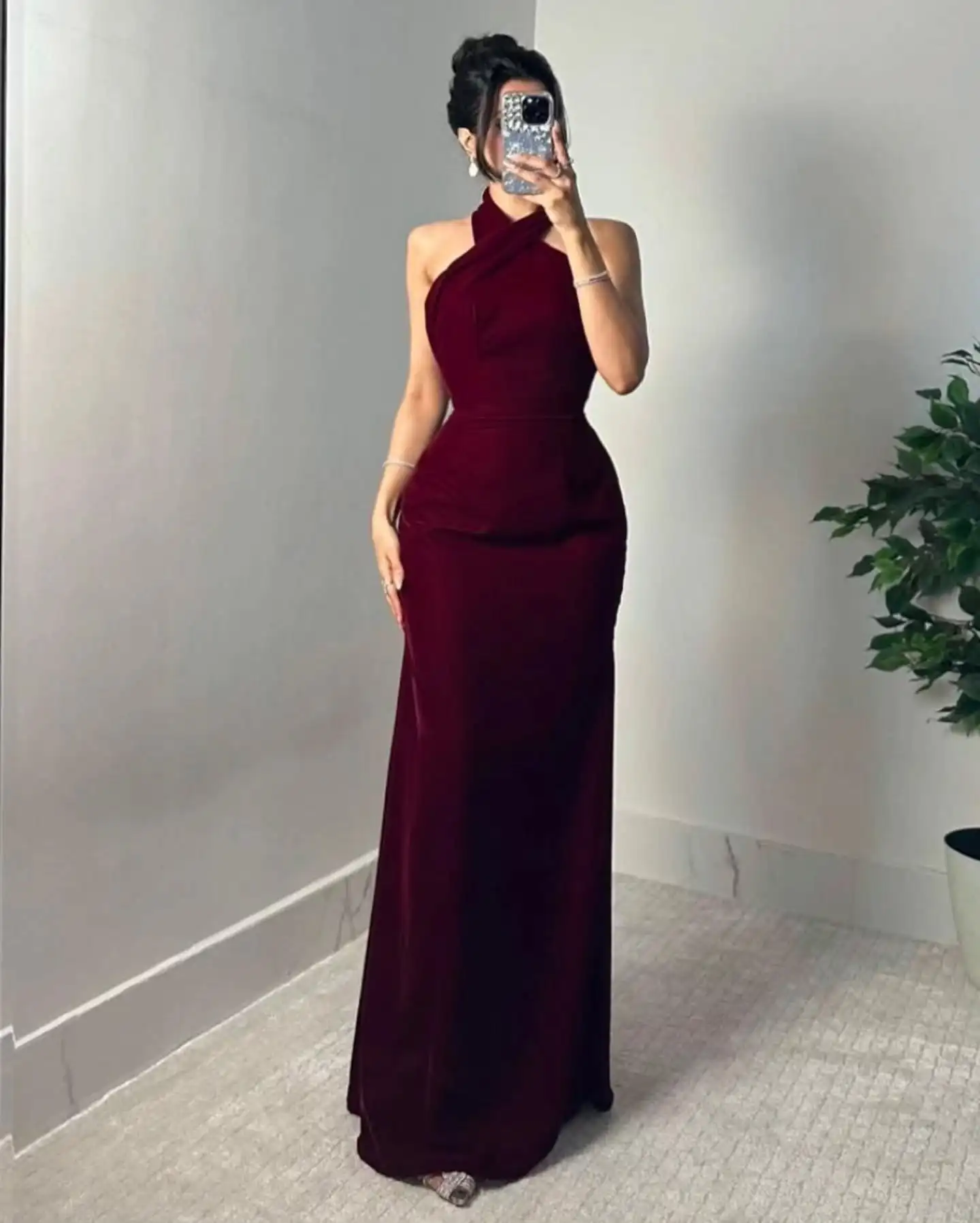 Customized Delicate Criss-Cross Halter Evening Dress Temperament Velvet Straight Party Dress Classic Zipper Back Celeb
Customized Delicate Criss-Cross Halter Evening Dress Temperament Velvet Straight Party Dress Classic Zipper Back Celeb