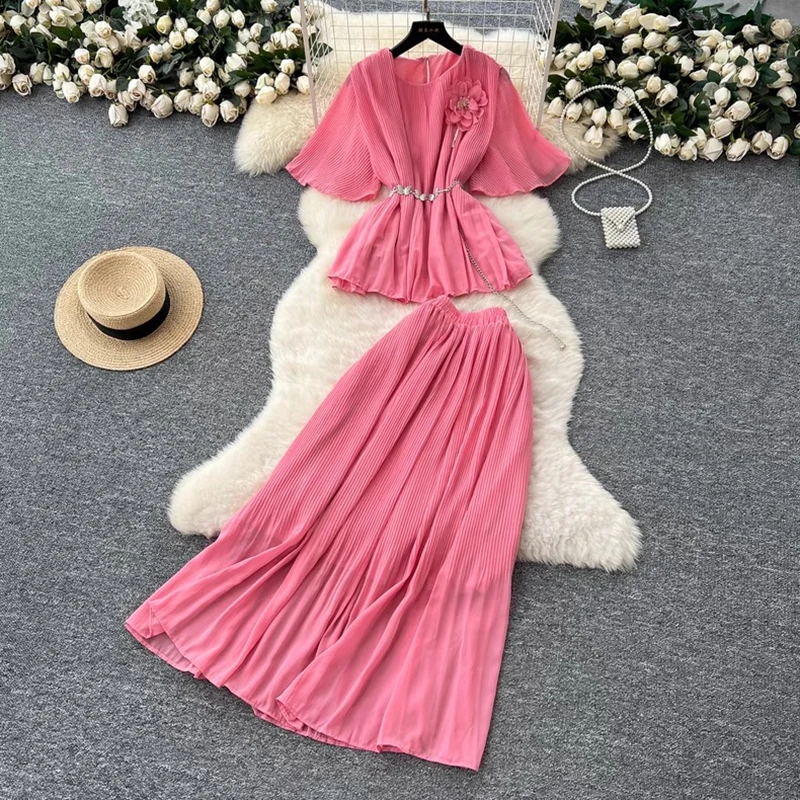 Лето 2025 г., новый продукт, стиль богини, темперамент, элитный модный и щедрый топ + полуюбка, комплект из двух предметов для женщин 
Лето 2025 г., новый продукт, стиль богини, темперамент, элитный модный и щедрый топ + полуюбка, комплект из двух предметов для женщин