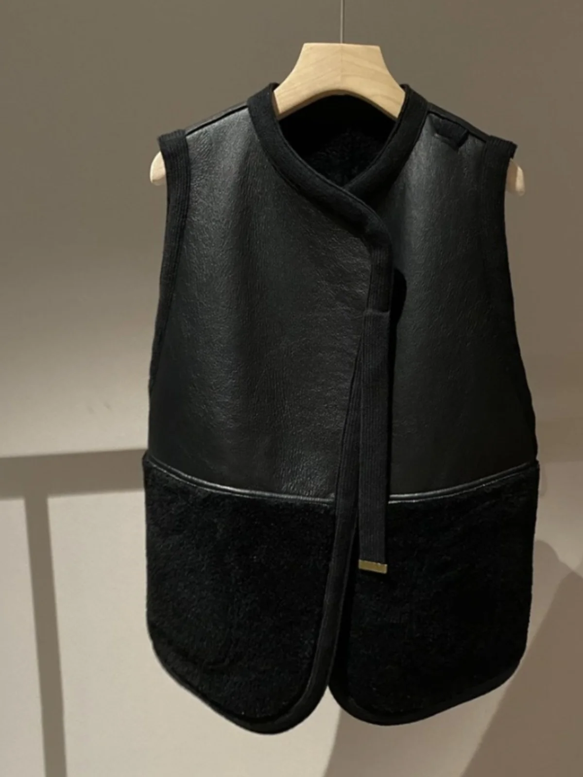 Double-Sided Wear Lamb Fur Vest Bla Women's Outerwear Autumn Winter Heavyweight Faion Street Sle round Ne No Button
Double-Sided Wear Lamb Fur Vest Bla Women's Outerwear Autumn Winter Heavyweight Faion Street Sle round Ne No Button