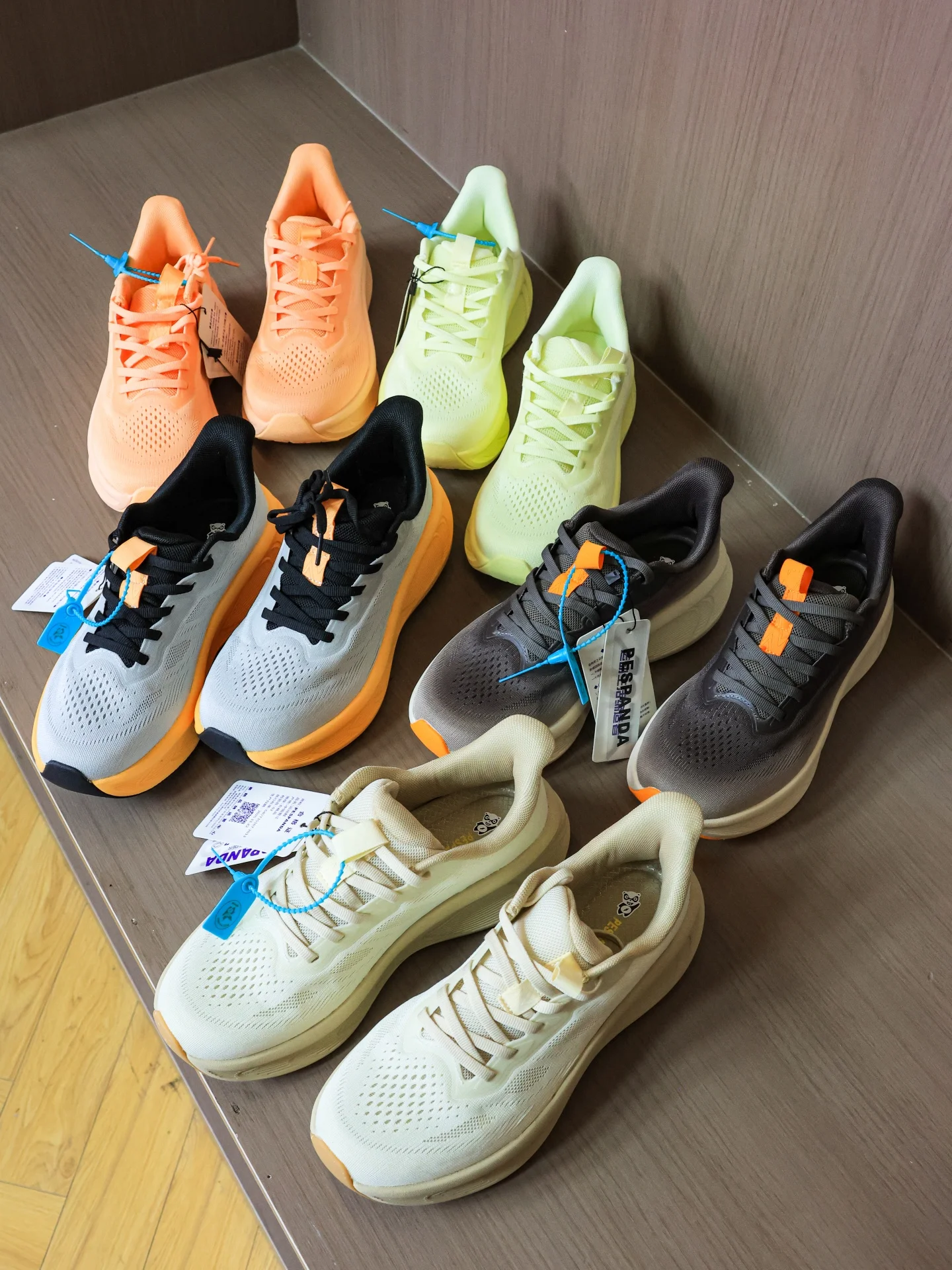 Couples Sport Shoes Color Block Lightweight Shock Absorption High Rebound Anti-Slip Marathon Running Shoes E574 Breathable
Couples Sport Shoes Color Block Lightweight Shock Absorption High Rebound Anti-Slip Marathon Running Shoes E574 Breathable