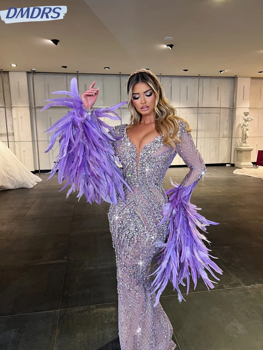 Purple Feathers Sheath Long Evening Dress Silver Beaded Crystal Wedding Party Gown Customized Illusion Deep V-neck Prom Dresses
Purple Feathers Sheath Long Evening Dress Silver Beaded Crystal Wedding Party Gown Customized Illusion Deep V-neck Prom Dresses