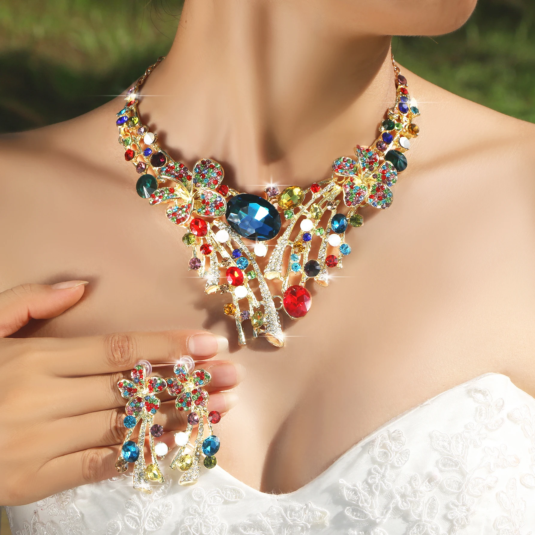 A Luxurious Colorful Floral Necklace and Earring Set, Exaggerated, Sexy, Vintage Women's Jewelry Two-Piece Set, Bridal Wedding Banquet Dress Accessories
A Luxurious Colorful Floral Necklace and Earring Set, Exaggerated, Sexy, Vintage Women's Jewelry Two-Piece Set, Bridal Wedding Banquet Dress Accessories