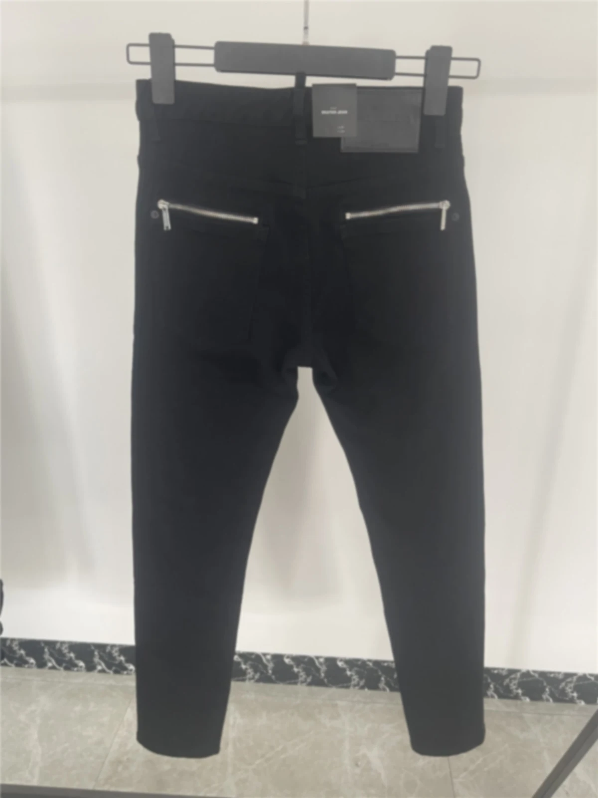 Autumn 2024 New D2 Jeans Men's Trendy Men's Washed Grinding Hole Patch Paint Three-dimensional Cutting Foot Black
Autumn 2024 New D2 Jeans Men's Trendy Men's Washed Grinding Hole Patch Paint Three-dimensional Cutting Foot Black