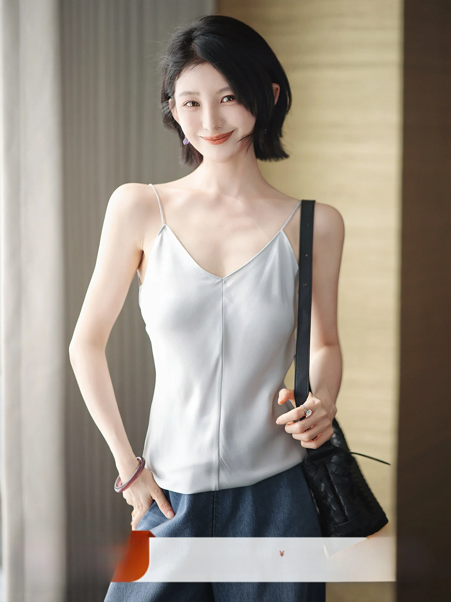 New Arrival Silk Strap V-neck Design Enhances Clavicle Line Women's Vest Strap Fashionable Slim Fit Commute Style Pure Color
New Arrival Silk Strap V-neck Design Enhances Clavicle Line Women's Vest Strap Fashionable Slim Fit Commute Style Pure Color