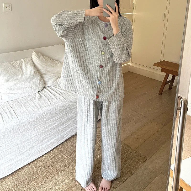 Бархатный пижамный комплект женский, осень-зима 202, новый теплый цветной кардиган с пряжкой и длинными рукавами, милый простой домашний костюм для отдыха
Бархатный пижамный комплект женский, осень-зима 202, новый теплый цветной кардиган с пряжкой и длинными рукавами, милый простой домашний костюм для отдыха