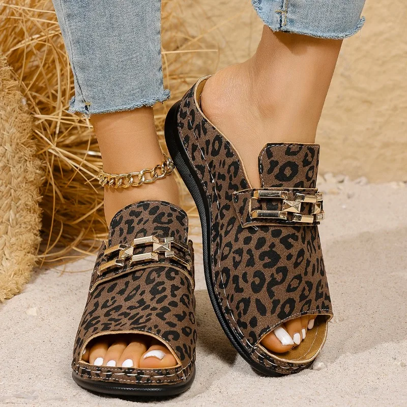 Summer New Women's Open-toed Slippers Casual Metal Chain Designer Shoes Sandals 2025 Trend Women's Flip-flops Sports Sliders
Summer New Women's Open-toed Slippers Casual Metal Chain Designer Shoes Sandals 2025 Trend Women's Flip-flops Sports Sliders