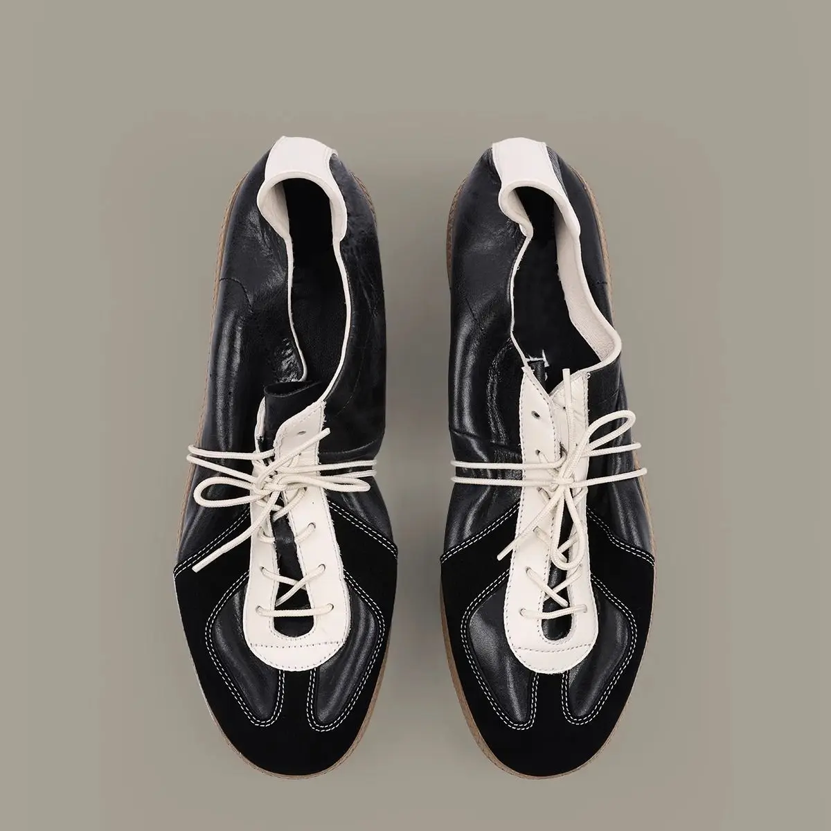 Trendy Commuter Casual Shoes Soft Bottom Couples Agan Shoes Classic Retro All-Match Deqin Flat Running Shoes Women's Style
Trendy Commuter Casual Shoes Soft Bottom Couples Agan Shoes Classic Retro All-Match Deqin Flat Running Shoes Women's Style