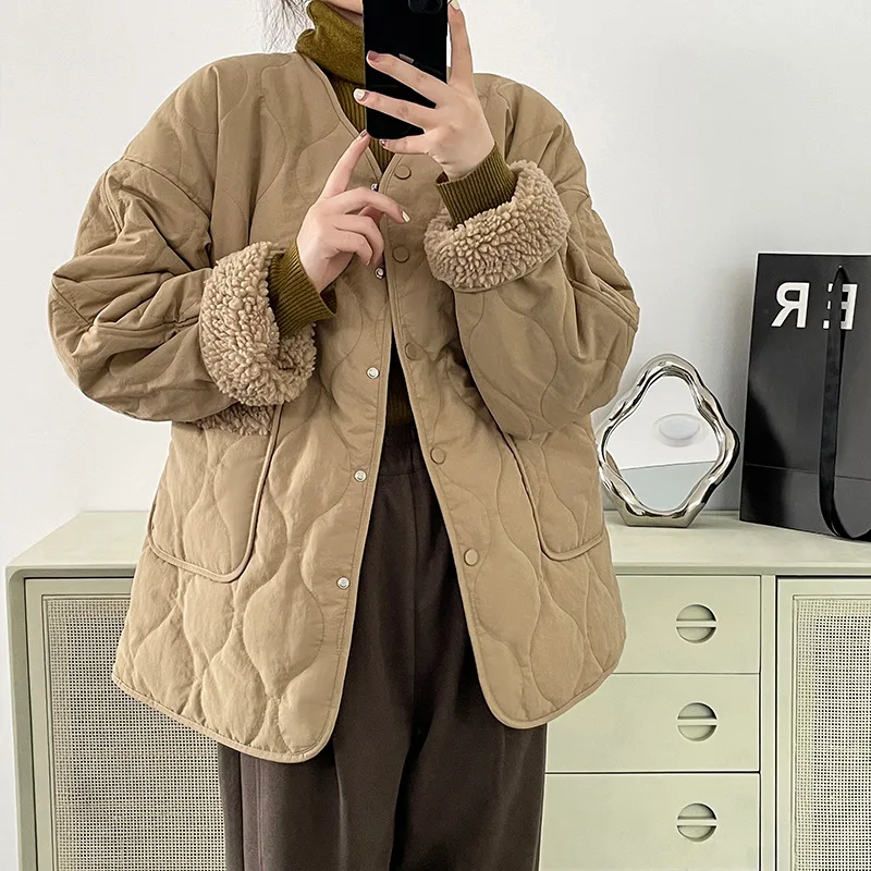 Winter Lambswool Fleece Parkas Woman Fashion Loose Warm Thick Jacket Ladies High Quality Single Breasted V Neck Women's Jacket
Winter Lambswool Fleece Parkas Woman Fashion Loose Warm Thick Jacket Ladies High Quality Single Breasted V Neck Women's Jacket