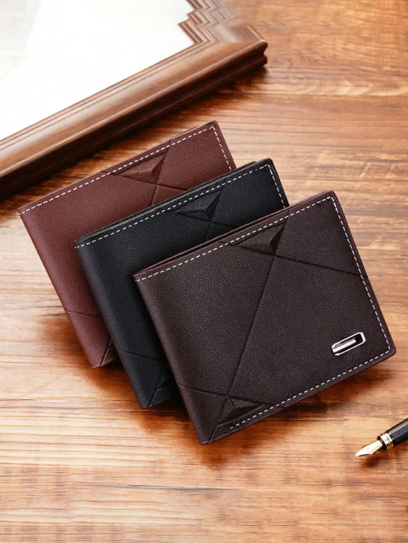 1-3 Pcs Men's PU Leather Short Wallet Set, Fashionable Plaid Pattern, Large Capacity, Multiple Card Slots For Bills, Coins, Credit/Debit Cards, ID, Photos
1-3 Pcs Men's PU Leather Short Wallet Set, Fashionable Plaid Pattern, Large Capacity, Multiple Card Slots For Bills, Coins, Credit/Debit Cards, ID, Photos