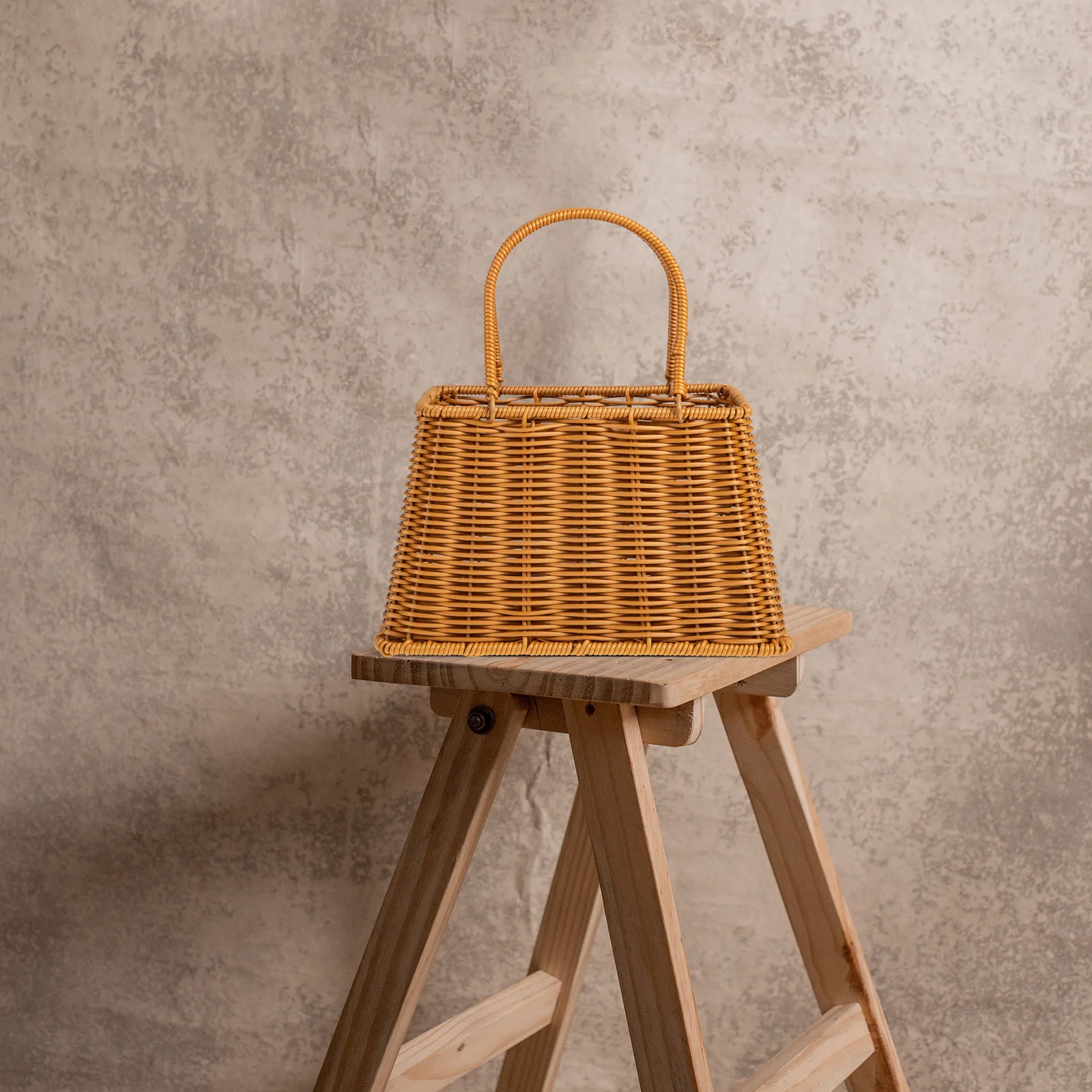 Woven Flower Basket Natural Wear-Resistant Hand-Held Basket for Wedding Gift Flower Arrangement Portable Decorative Home Storage
Woven Flower Basket Natural Wear-Resistant Hand-Held Basket for Wedding Gift Flower Arrangement Portable Decorative Home Storage