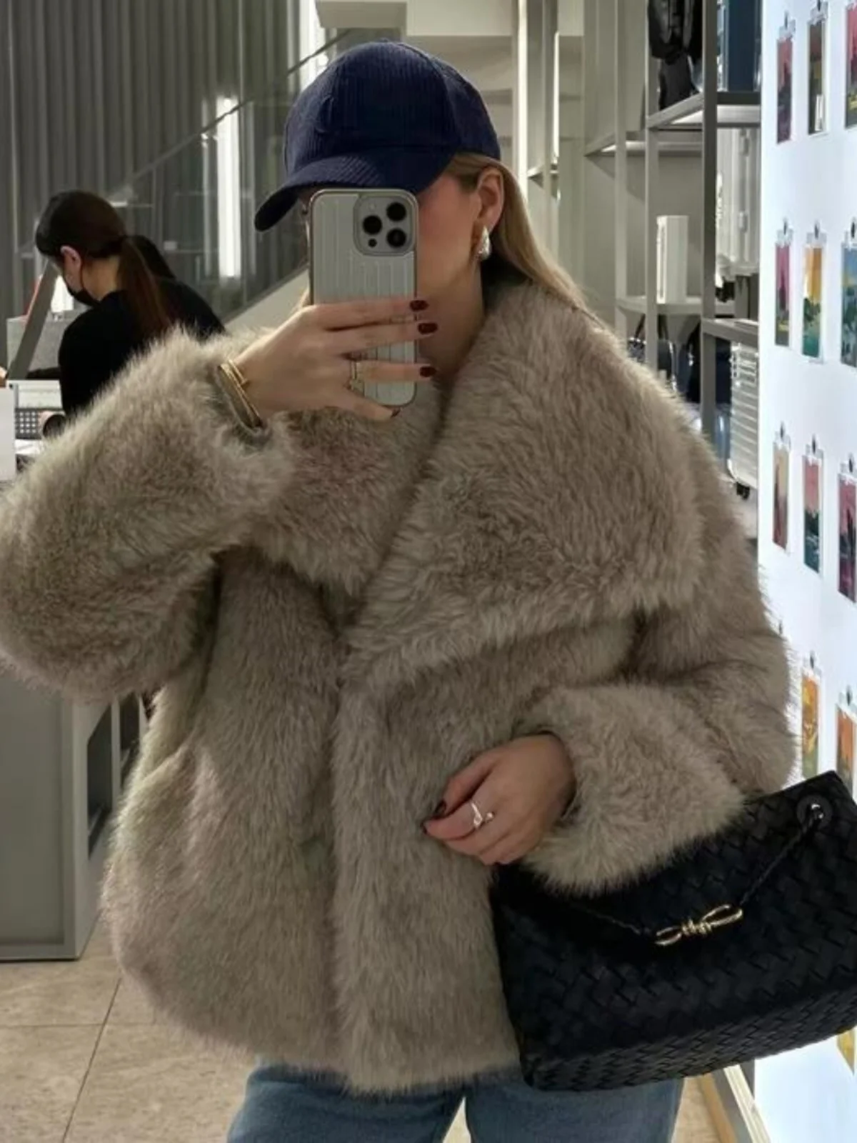 Fall Winter Faionable Loose Women's Coat Warmth V-Ne Fur Collar Eco-Friendly Synthetic Leather Jaet Slimming Trendy
Fall Winter Faionable Loose Women's Coat Warmth V-Ne Fur Collar Eco-Friendly Synthetic Leather Jaet Slimming Trendy