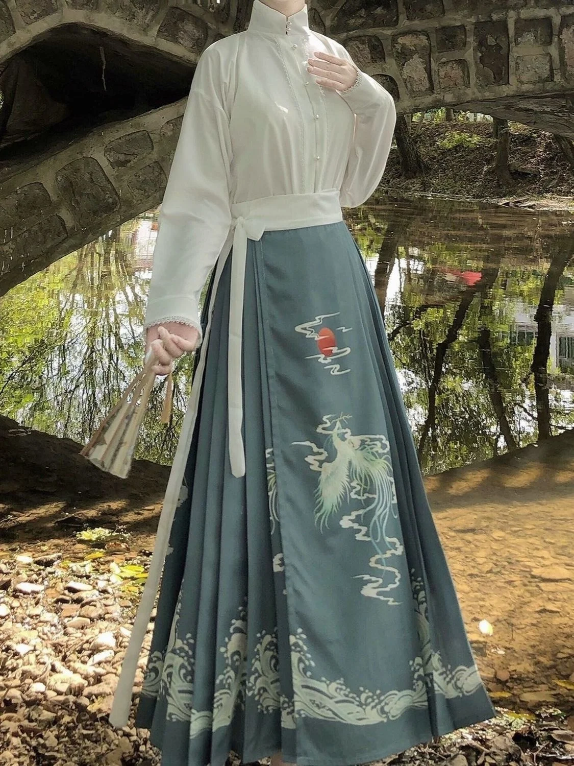 Ancient Chinese Traditional Hanfu Dress For Women Ming Dynasty One-piece Pleated Horse-face Skirt Chinese Style Cosplay Costume
Ancient Chinese Traditional Hanfu Dress For Women Ming Dynasty One-piece Pleated Horse-face Skirt Chinese Style Cosplay Costume