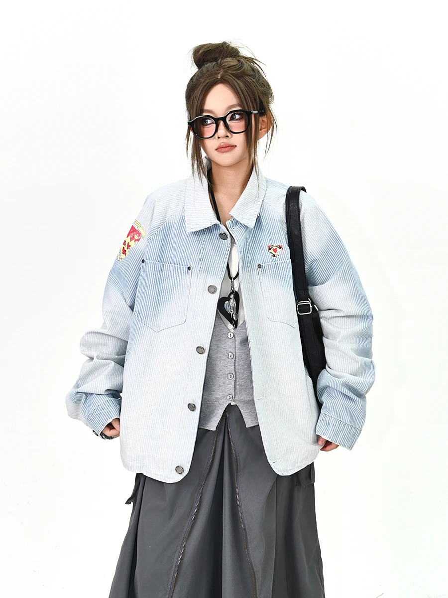 Уличная свободная женская джинсовая куртка в полоску, весна 2026, парная куртка в стиле BF, американский университетский стиль, повседневная свободная джинсовая куртка
Уличная свободная женская джинсовая куртка в полоску, весна 2026, парная куртка в стиле BF, американский университетский стиль, повседневная свободная джинсовая куртка