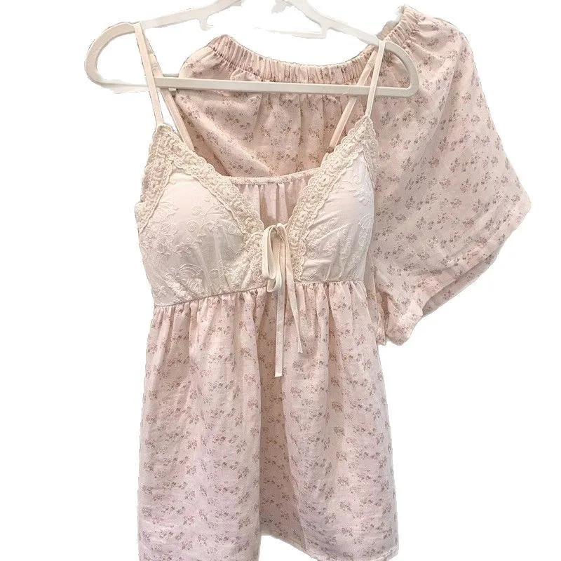 Women's summer sweet small floral V-neck lace small lace short sleeve cloud cotton cover with chest pad suspender pajamas
Women's summer sweet small floral V-neck lace small lace short sleeve cloud cotton cover with chest pad suspender pajamas