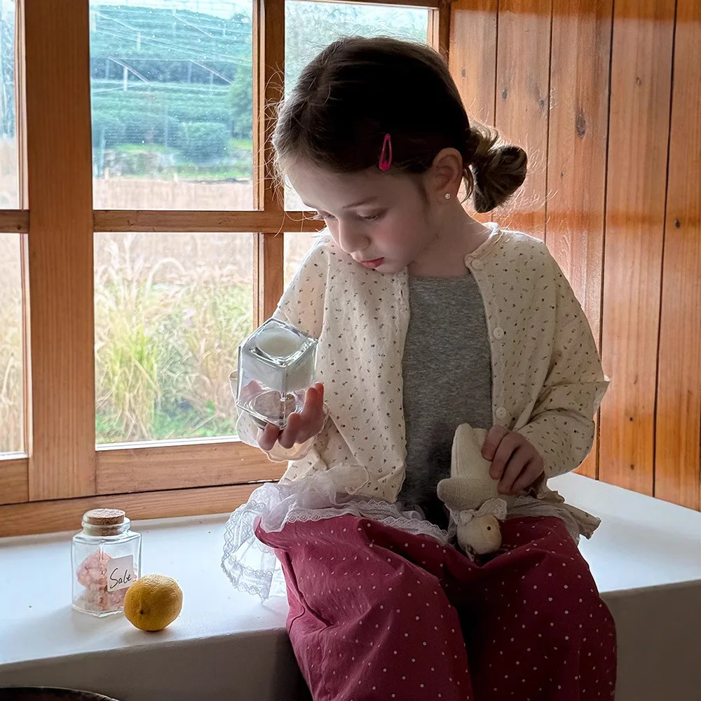 Broken Flower Cardigan 2025 Spring and Summer New Korean Fashion Sweet and All-match Lace Broken Flower Cardigan
Broken Flower Cardigan 2025 Spring and Summer New Korean Fashion Sweet and All-match Lace Broken Flower Cardigan