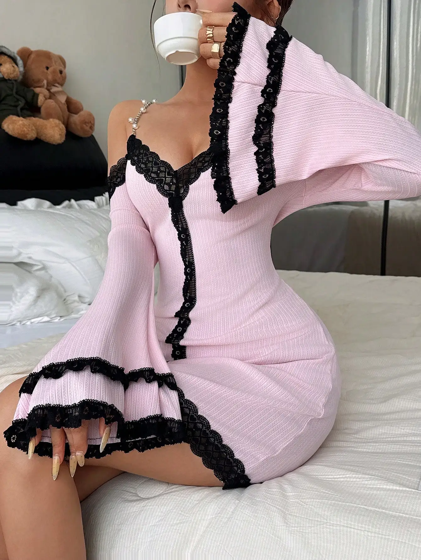 Pink Ribbed Knit V-Neck Cold Shoulder Nightgown with Black Lace Trim
Pink Ribbed Knit V-Neck Cold Shoulder Nightgown with Black Lace Trim