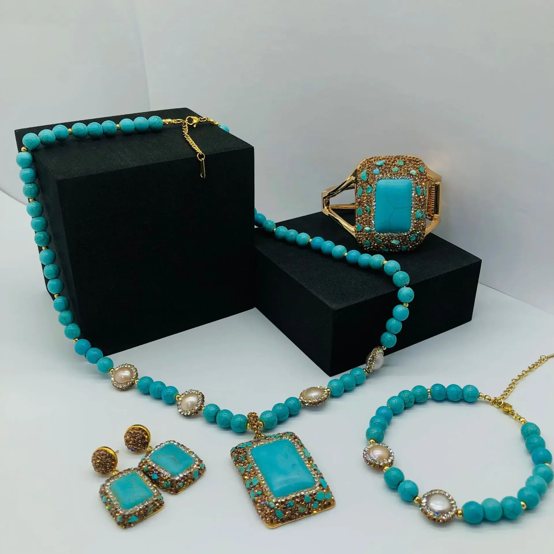 4pcs Turquoise Pearl Necklace Earrings Ring Wide Edge Bracelet Fashion Luxury Set Jewelry African Retro Choker Women Boho Gifts
4pcs Turquoise Pearl Necklace Earrings Ring Wide Edge Bracelet Fashion Luxury Set Jewelry African Retro Choker Women Boho Gifts