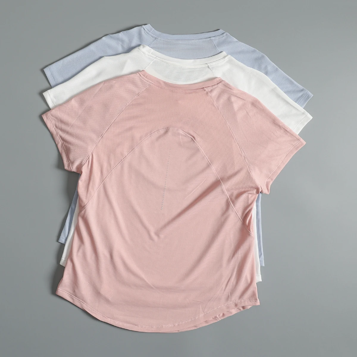 Yoga suit women's short-sleeved summer sports top mesh beautiful back quick drying breathable fitness running hood training
Yoga suit women's short-sleeved summer sports top mesh beautiful back quick drying breathable fitness running hood training