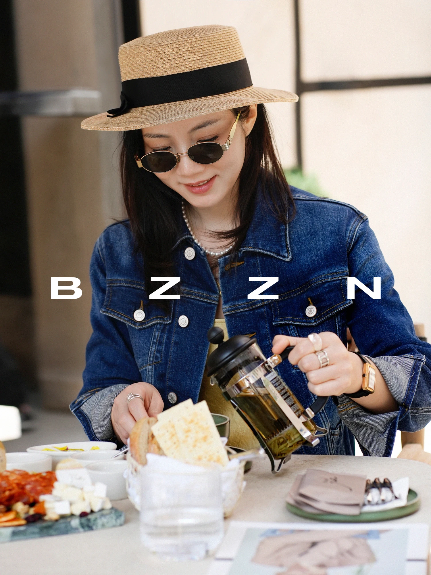 BZZN Soft Stretchy Denim Hand Rubbed ort Jaet Women's Jeans Coat Cotton Blend Long Sve Button up Casual Outerwear
BZZN Soft Stretchy Denim Hand Rubbed ort Jaet Women's Jeans Coat Cotton Blend Long Sve Button up Casual Outerwear