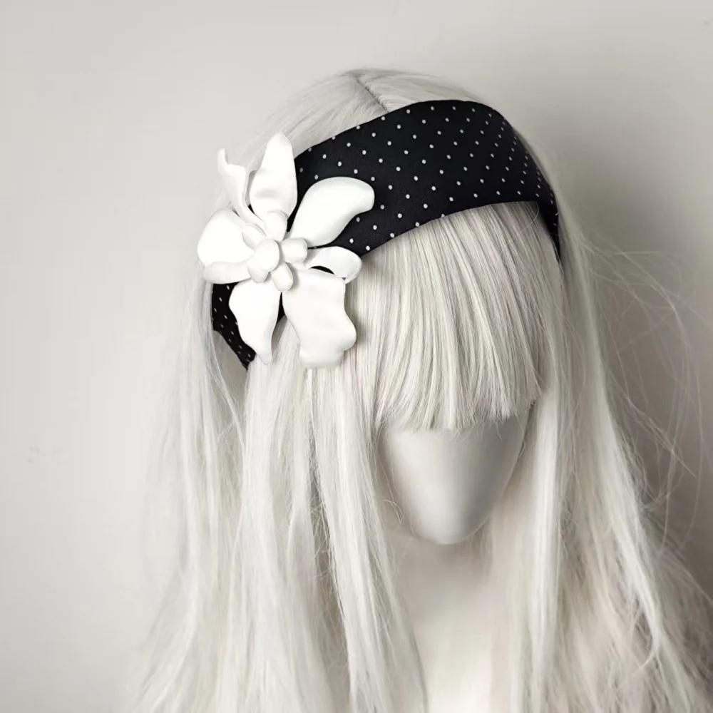 Korean irregular satin large flower polka dot headband wide edge temperament versatile retro Hepburn style decorative headwear
Korean irregular satin large flower polka dot headband wide edge temperament versatile retro Hepburn style decorative headwear