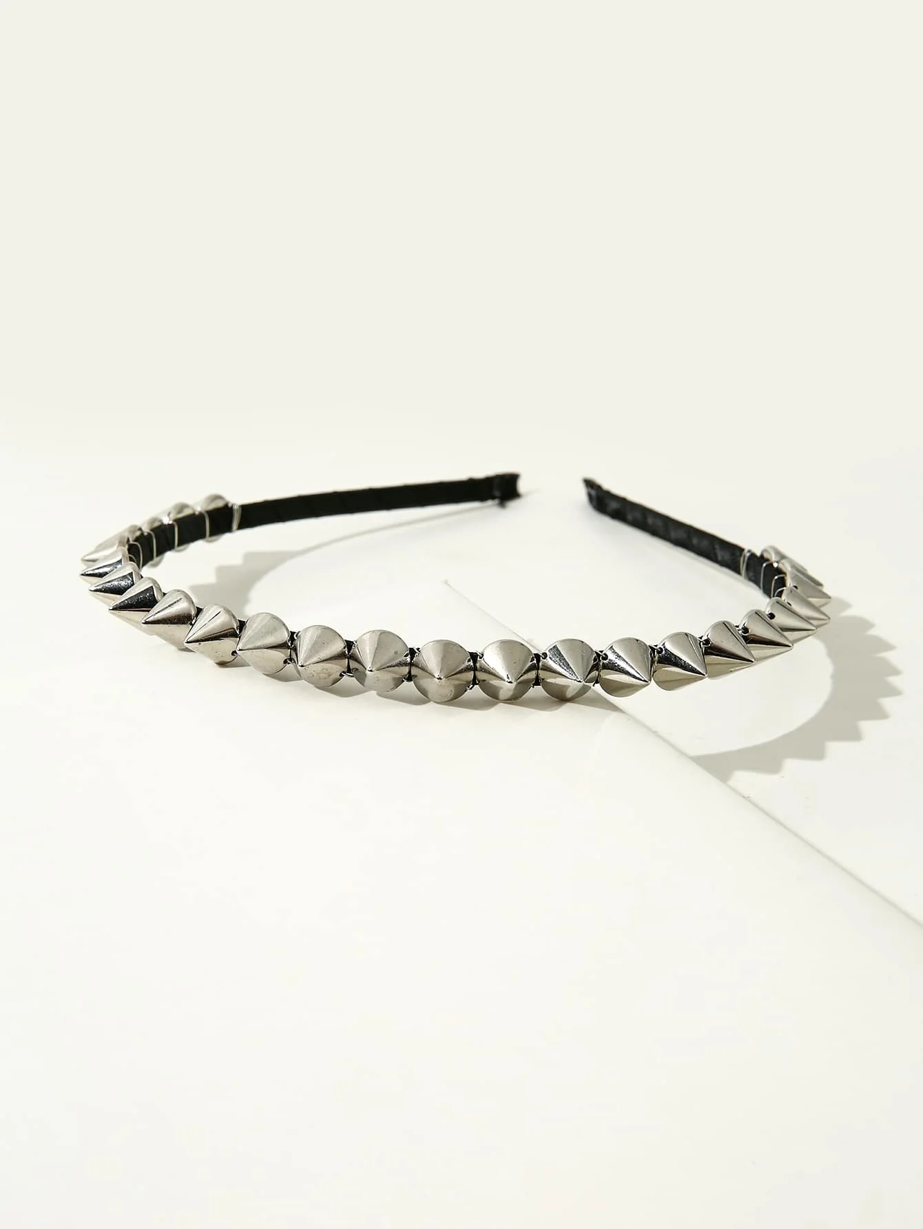 Studded Metal Spike Hair Hoop Headband For Women Casual Street Style
Studded Metal Spike Hair Hoop Headband For Women Casual Street Style