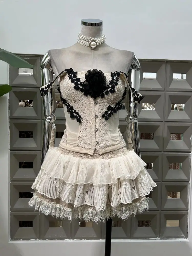 New Fashion 2025 Designer Tight Two Piece Sets Women Sexy Embroidery Floral Backless Top Short Skirt Birthday Party Outfit
New Fashion 2025 Designer Tight Two Piece Sets Women Sexy Embroidery Floral Backless Top Short Skirt Birthday Party Outfit