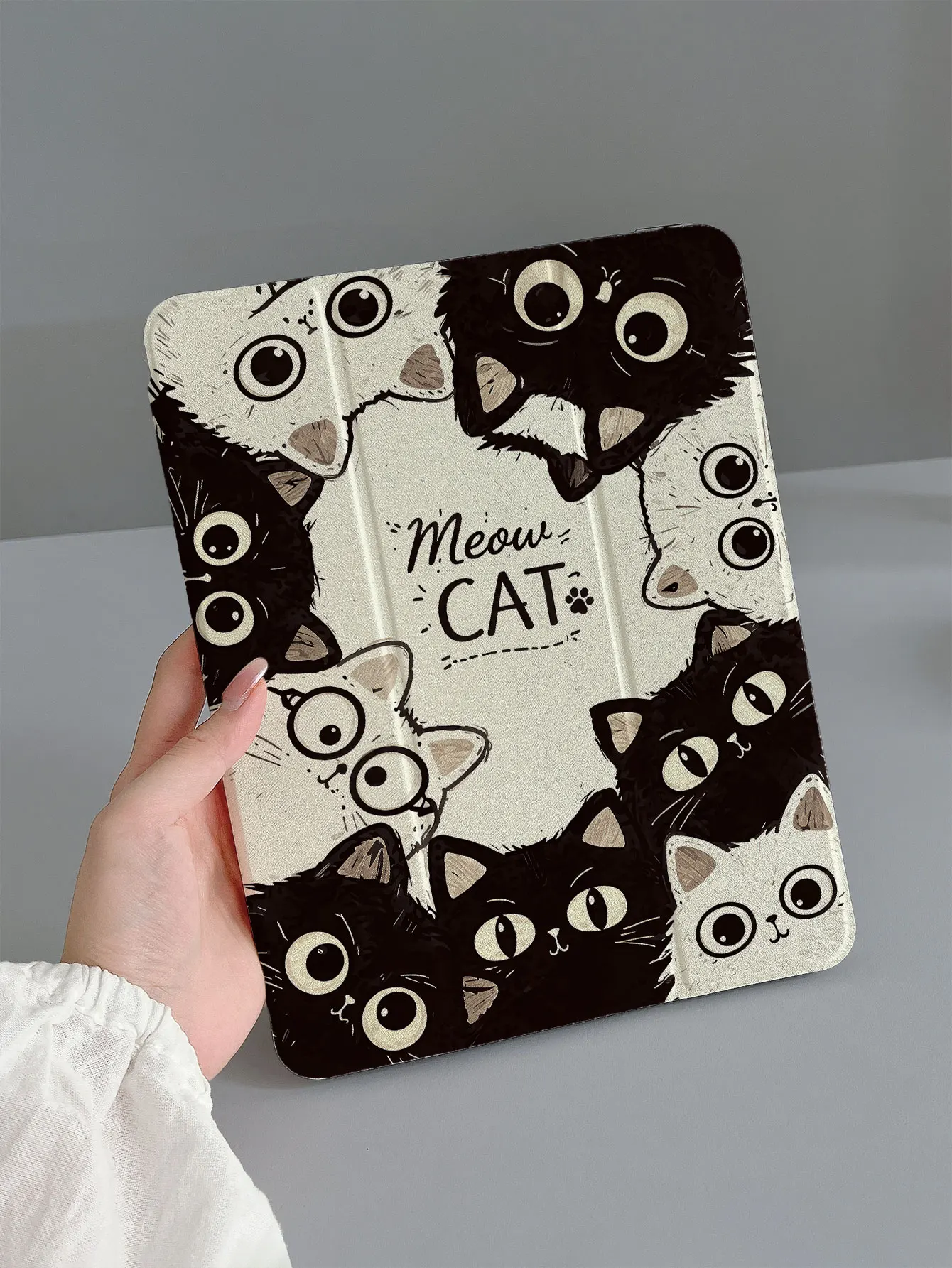 This Cute Cartoon Cat Painted Transparent Back Case Is Suitable for iPad Air 5Th Generation, iPad 7Th, 8Th, and 9Th Generations, iPad Mini 6Th Generation, 2021 Pro, and 10Th Generation Models. It Has a Built-In Pen Slo
This Cute Cartoon Cat Painted Transparent Back Case Is Suitable for iPad Air 5Th Generation, iPad 7Th, 8Th, and 9Th Generations, iPad Mini 6Th Generation, 2021 Pro, and 10Th Generation Models. It Has a Built-In Pen Slo