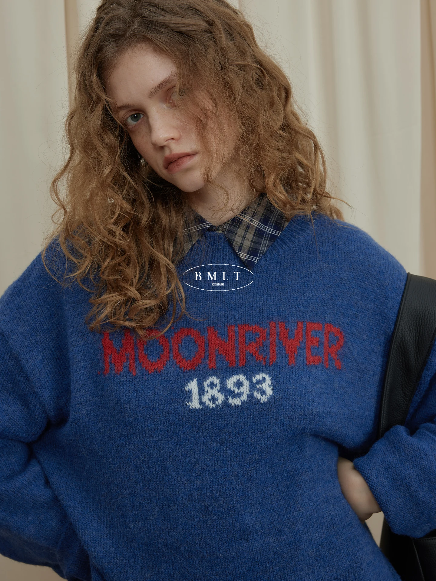 Вязаный шерстяной свитер BMLT синего цвета с вышитыми буквами, круглый вырез, винтажный стиль, для женщин, осенне-зимний сезон, теплый, согревающий
Вязаный шерстяной свитер BMLT синего цвета с вышитыми буквами, круглый вырез, винтажный стиль, для женщин, осенне-зимний сезон, теплый, согревающий