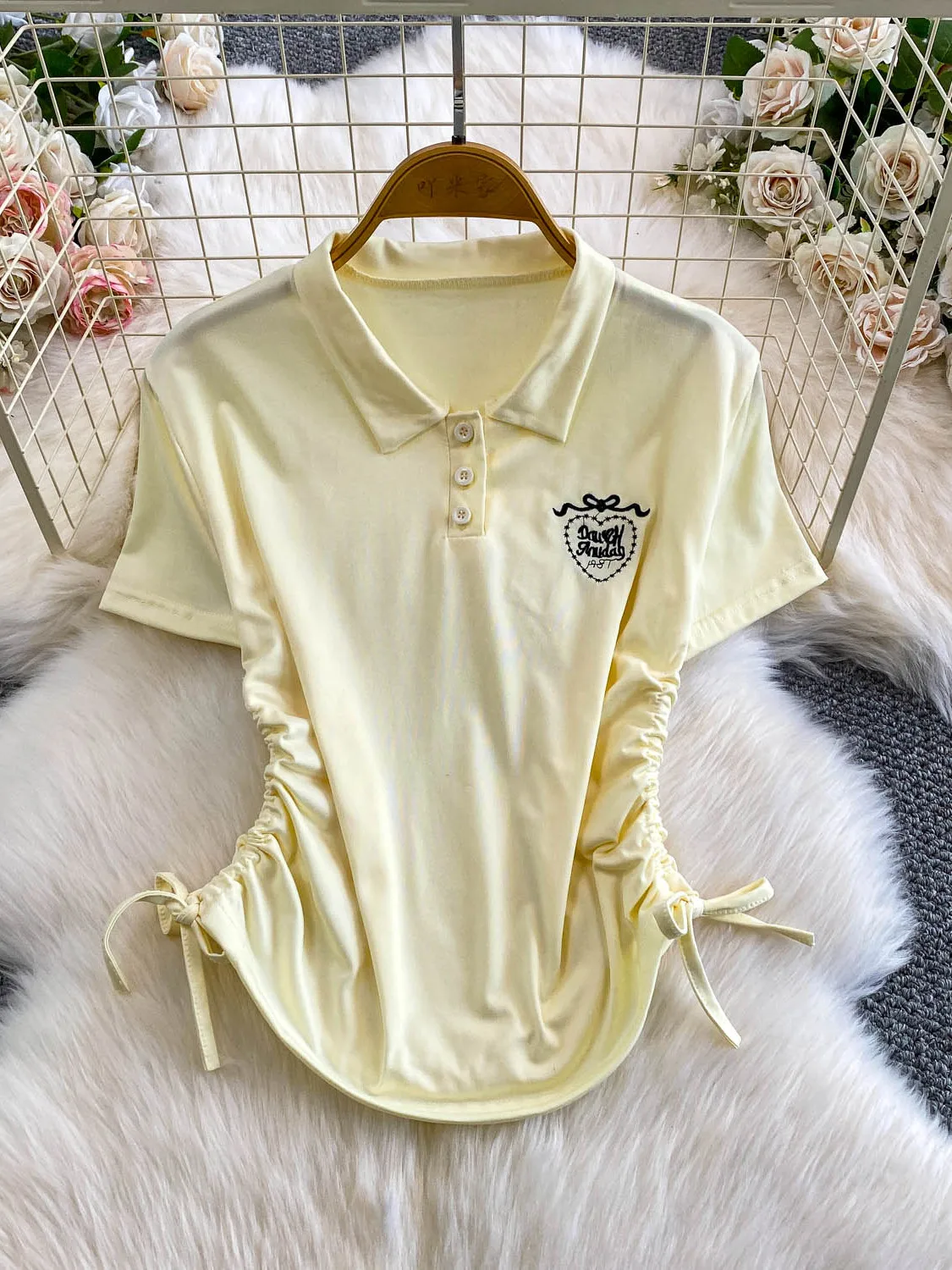 Korean College Style Casual Three-Button Short-Sleeve Turn-down Collar Women's T-shirt Autumn Winter Drawstring Waist Knitted...
Korean College Style Casual Three-Button Short-Sleeve Turn-down Collar Women's T-shirt Autumn Winter Drawstring Waist Knitted...