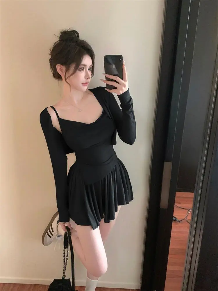 Korean Style Chic Women's Long Sleeve Open Cardigan Top Strap Vest Skirt Three Piece Set Autumn Fashion Casual Outfit
Korean Style Chic Women's Long Sleeve Open Cardigan Top Strap Vest Skirt Three Piece Set Autumn Fashion Casual Outfit
