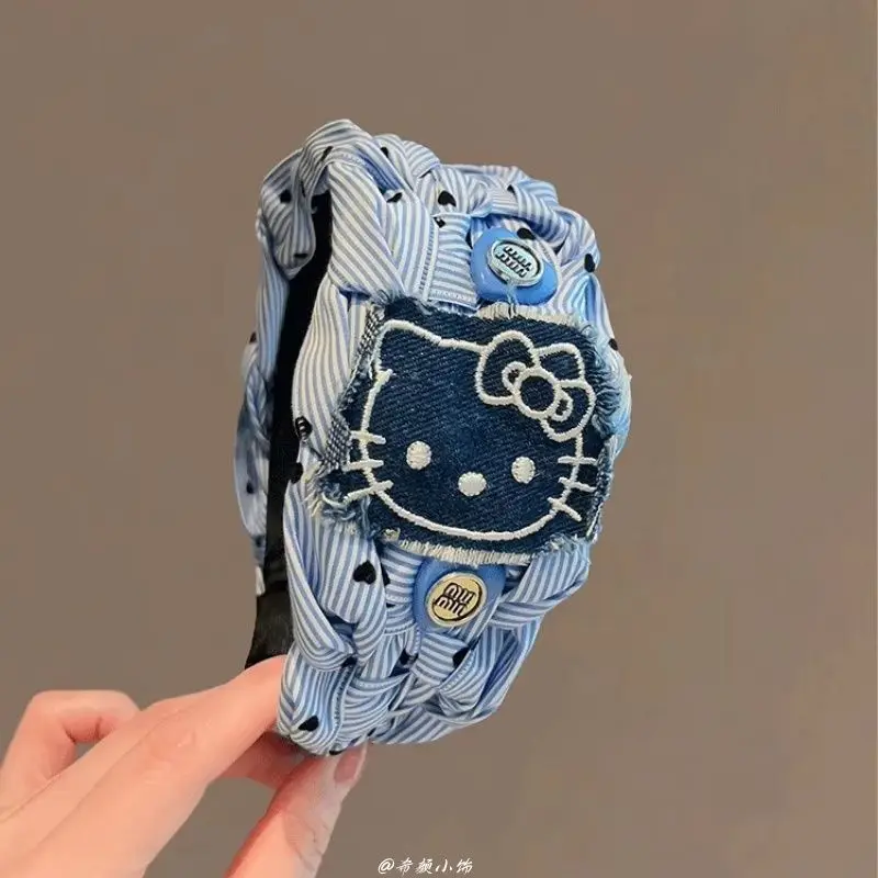 Повязка для волос Sanrio Hello Kitty из полосатой ткани с принтом Love, новый стиль, широкая кромка, заколка для волос, мультяшный дизайн, модная, красивая, подарок на день рождения
Повязка для волос Sanrio Hello Kitty из полосатой ткани с принтом Love, новый стиль, широкая кромка, заколка для волос, мультяшный дизайн, модная, красивая, подарок на день рождения