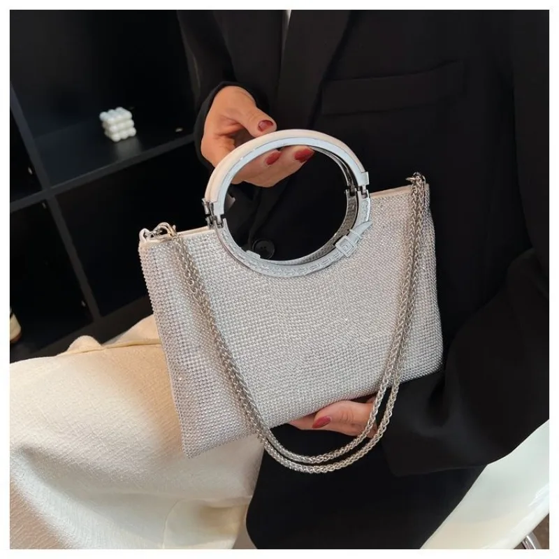French Light Luxury Socialite Full of Diamonds Shining Dinner 2026 New Fashion Clutch Messenger Bag High Quality and High Value
French Light Luxury Socialite Full of Diamonds Shining Dinner 2026 New Fashion Clutch Messenger Bag High Quality and High Value